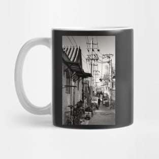 In Beijing's alleyway-under the wire Mug